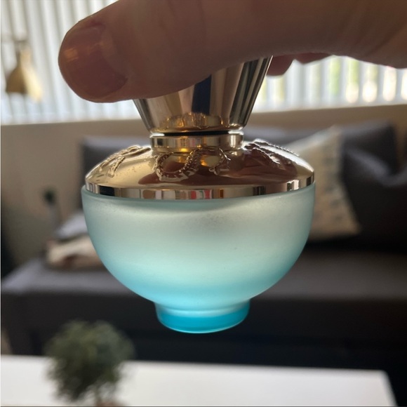 Versace Dylan Turquoise Pour Femme women’s p e r f u m e used <10x 1.7 fluid oz - Picture 2 of 3